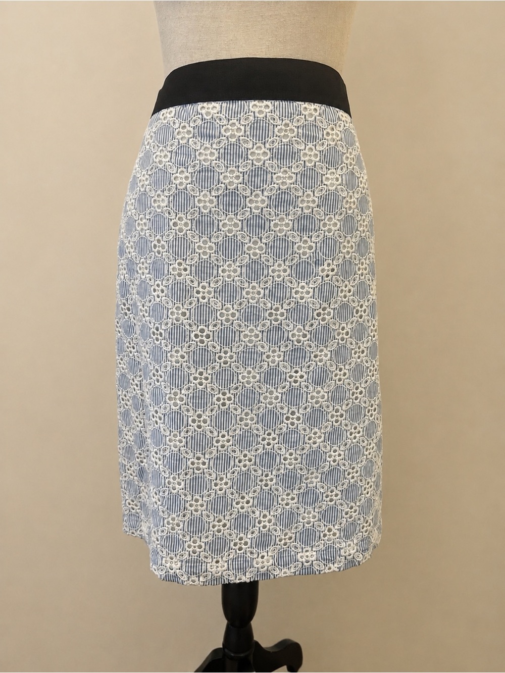 Ann Taylor Blue & White Eyelet Lace Pencil Skirt Size 12